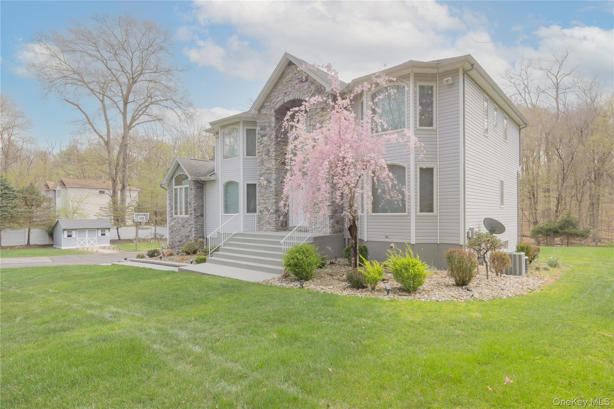 774 Haverstraw Road Property Photo 3