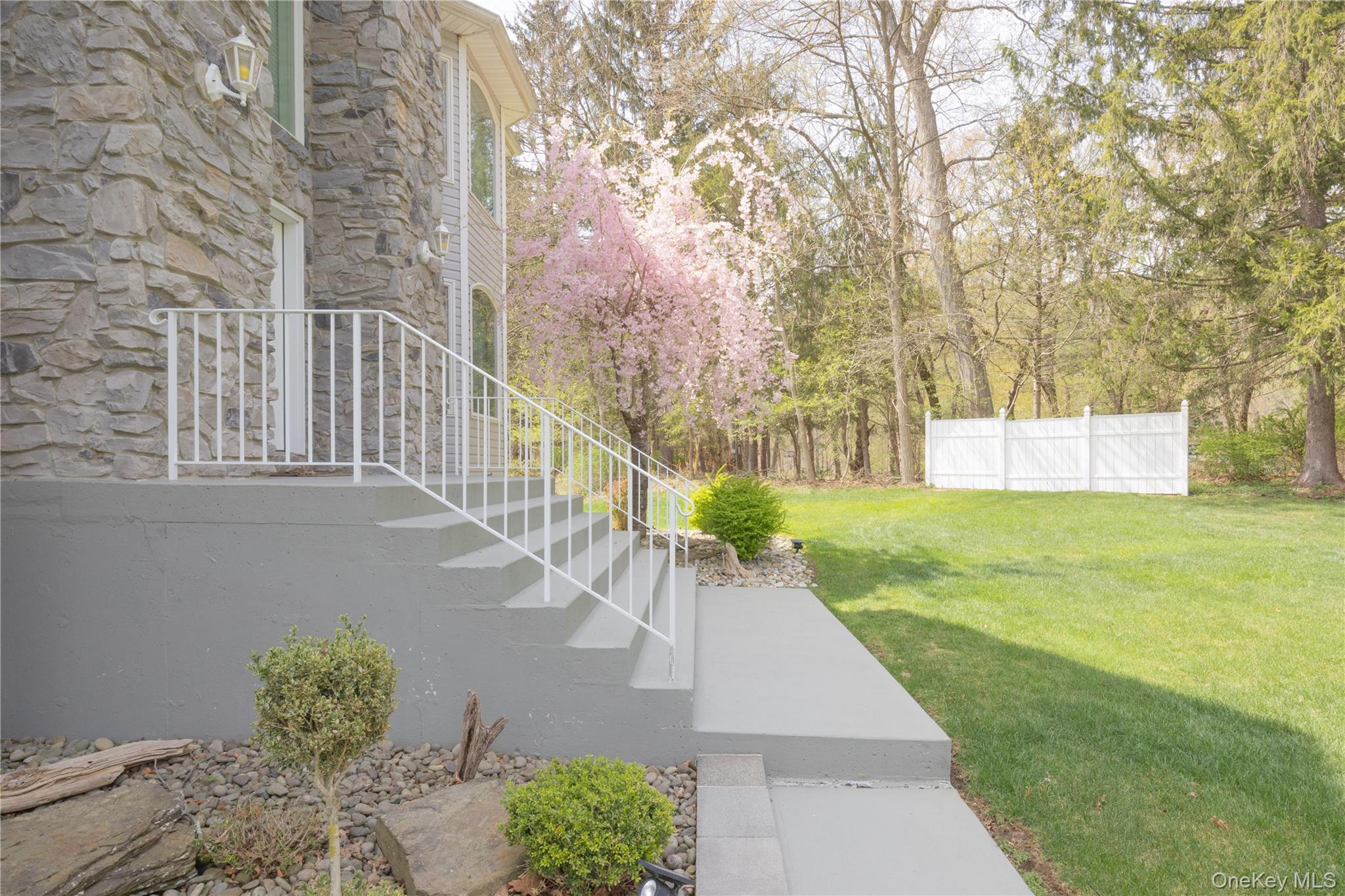 774 Haverstraw Road Property Photo 4