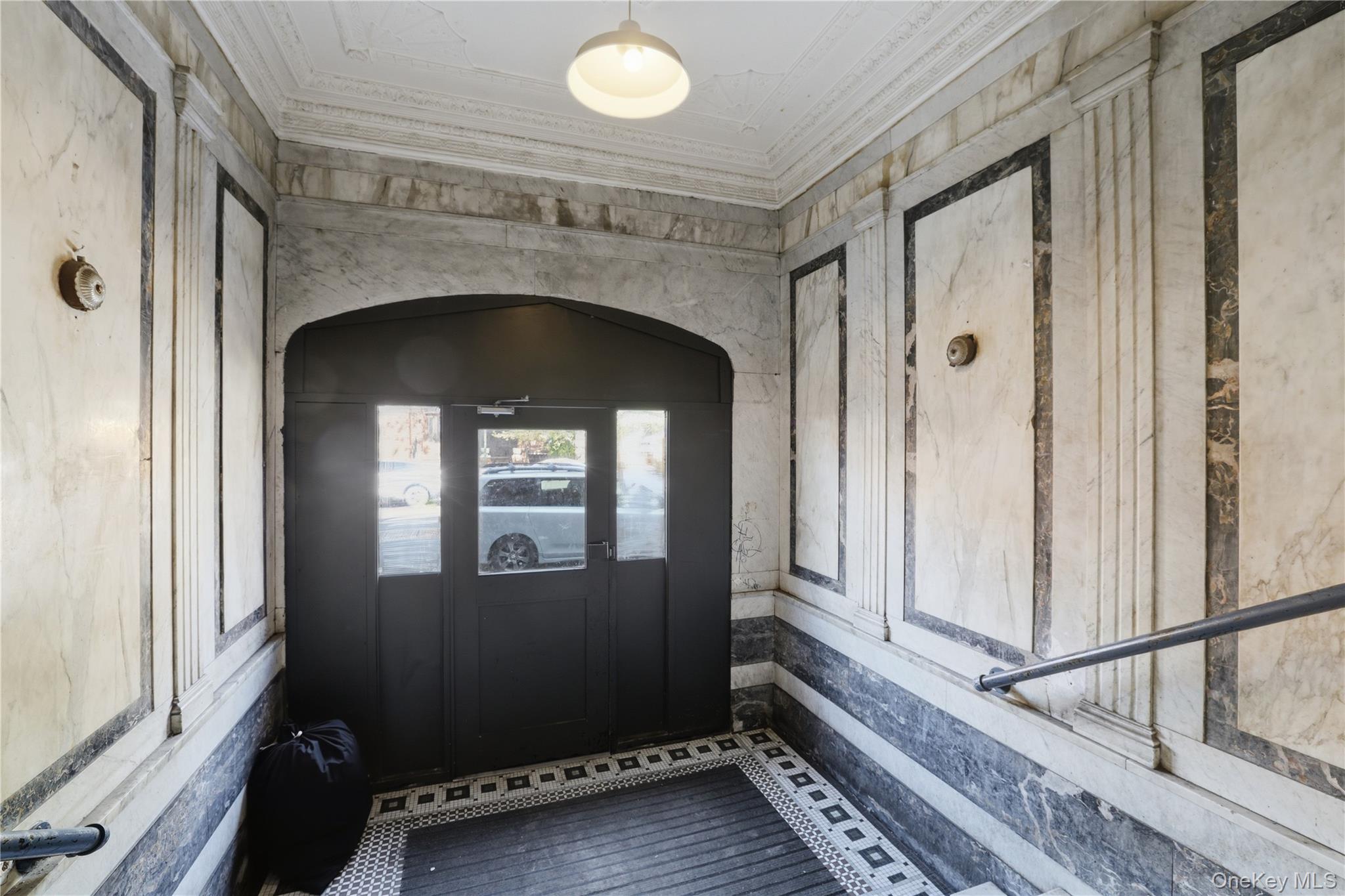1084 Willmohr Street Property Photo 4