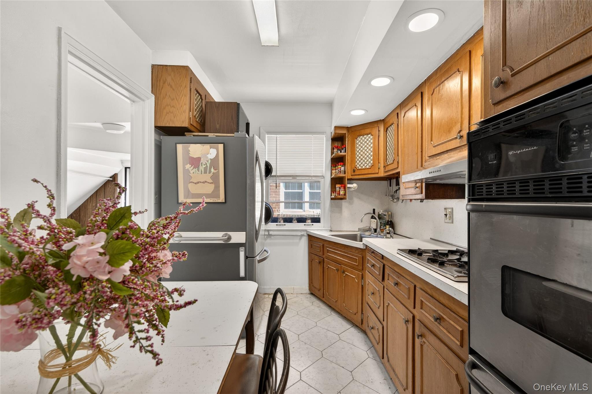 160 Albermarle Avenue Property Photo 6
