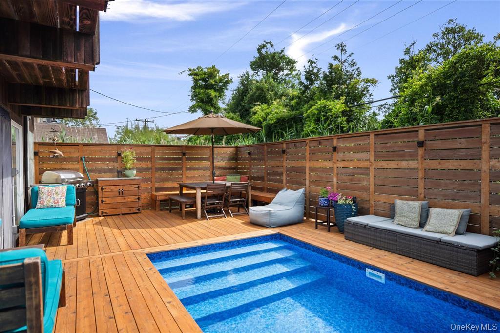 17 Bungalow Walk Property Photo 1