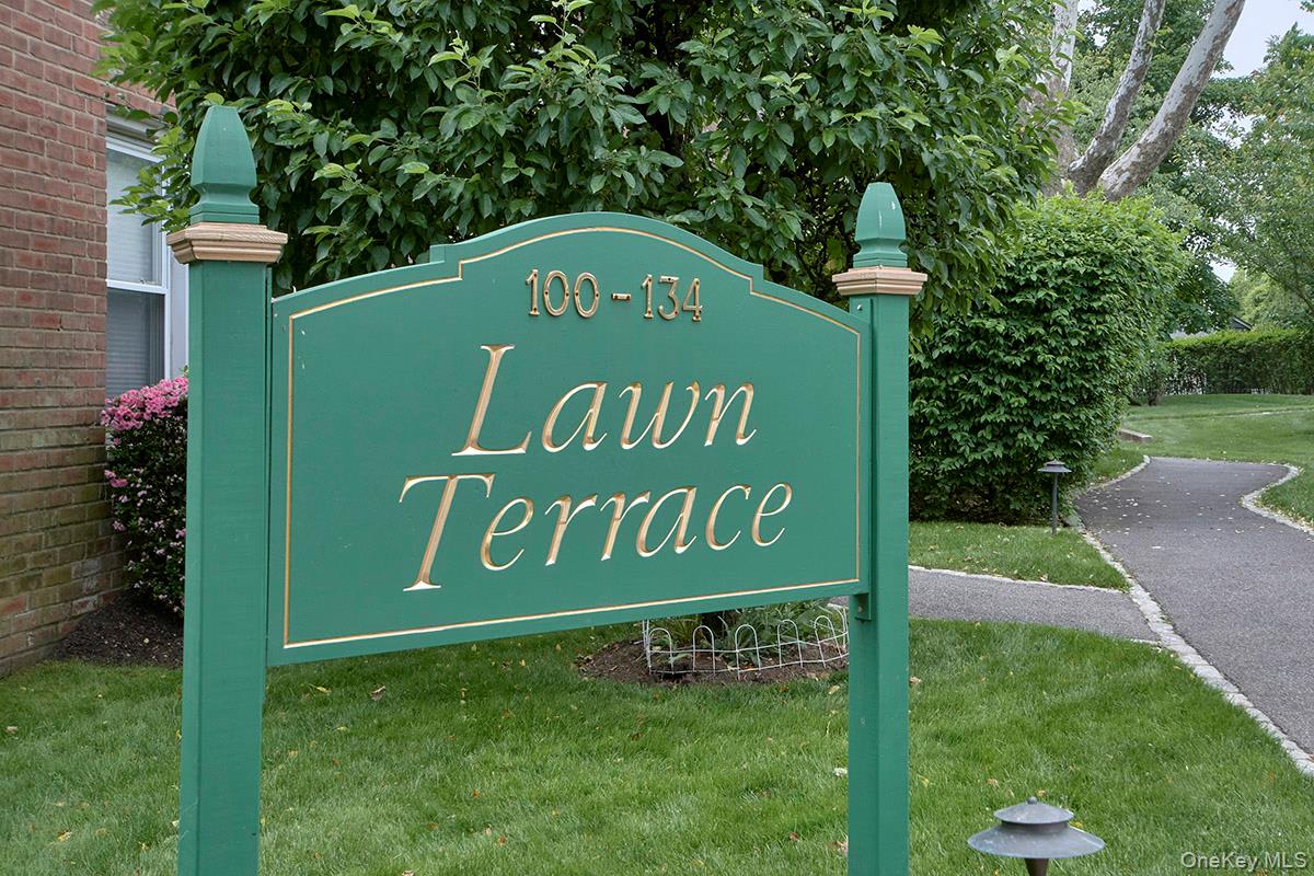 110 Lawn Terrace 2h Property Photo 3