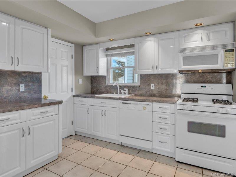 92 Elberta Drive Property Photo 4