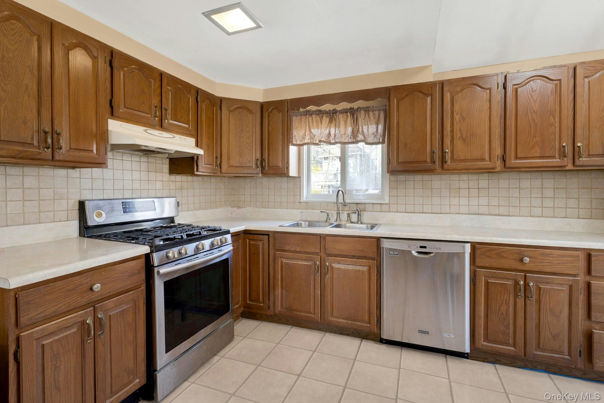 306 Towners Road Property Photo 5