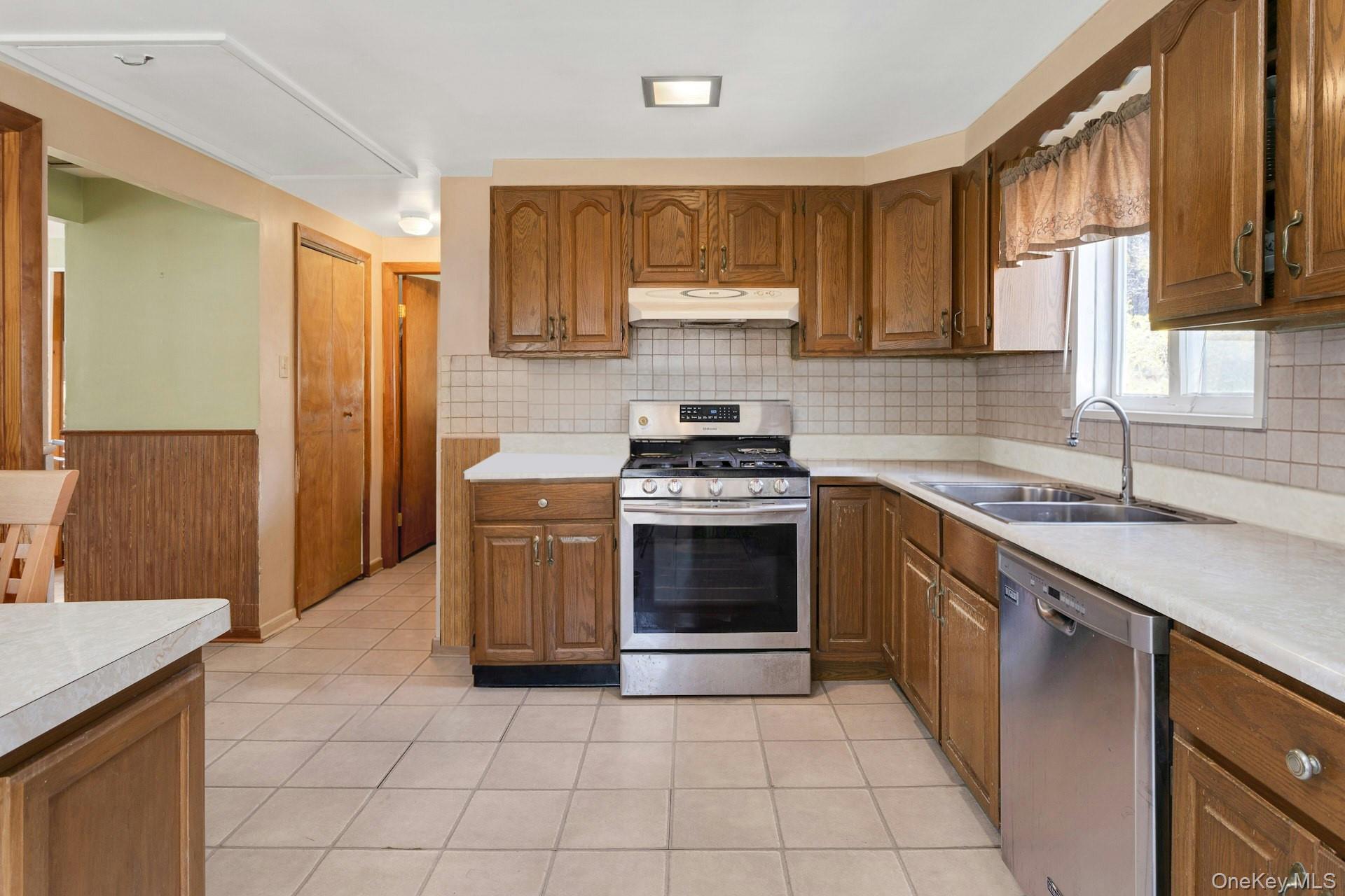 306 Towners Road Property Photo 7
