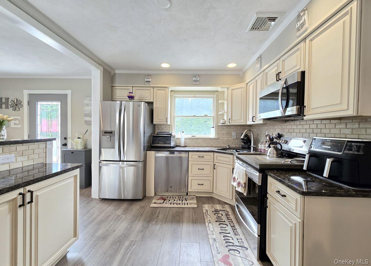 22 Clifford Drive Property Photo 6
