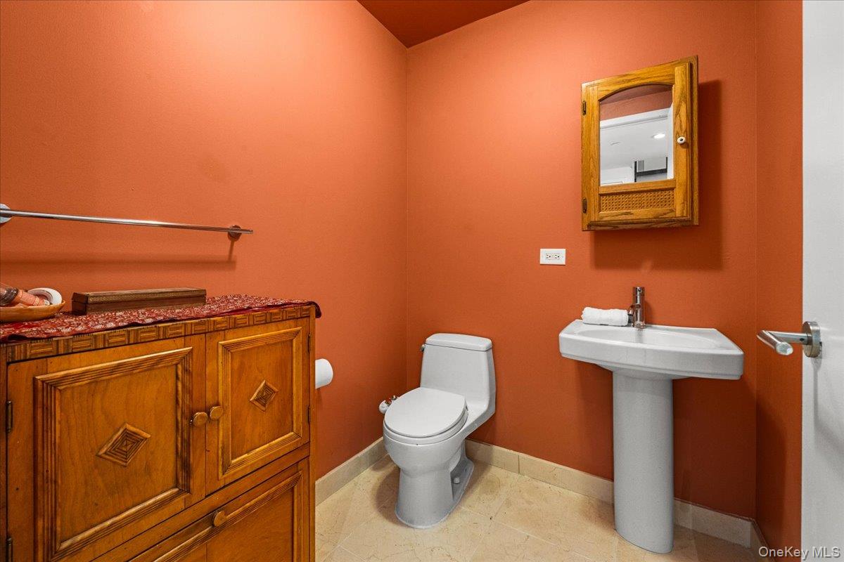 3585 Greystone Avenue 3e Property Photo 8
