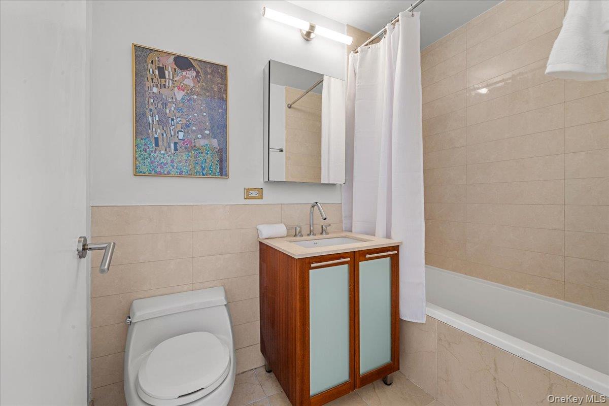 3585 Greystone Avenue 3e Property Photo 10