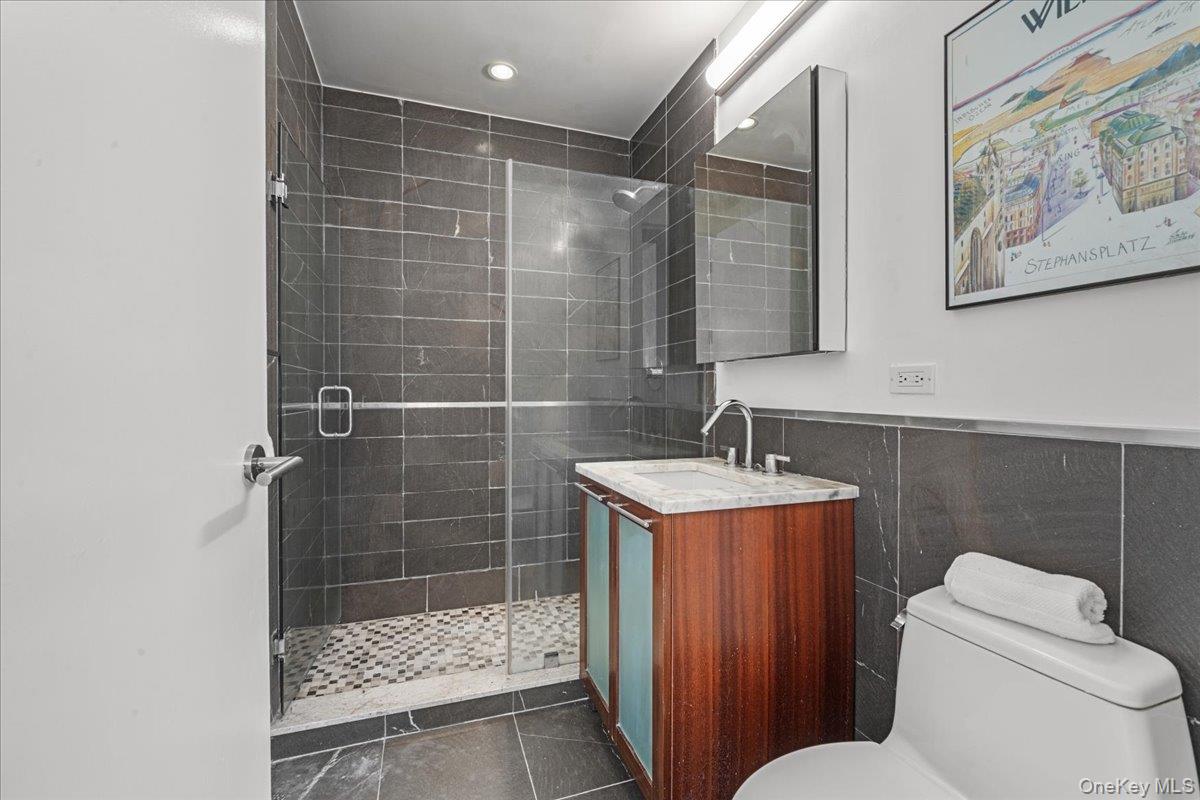 3585 Greystone Avenue 3e Property Photo 13