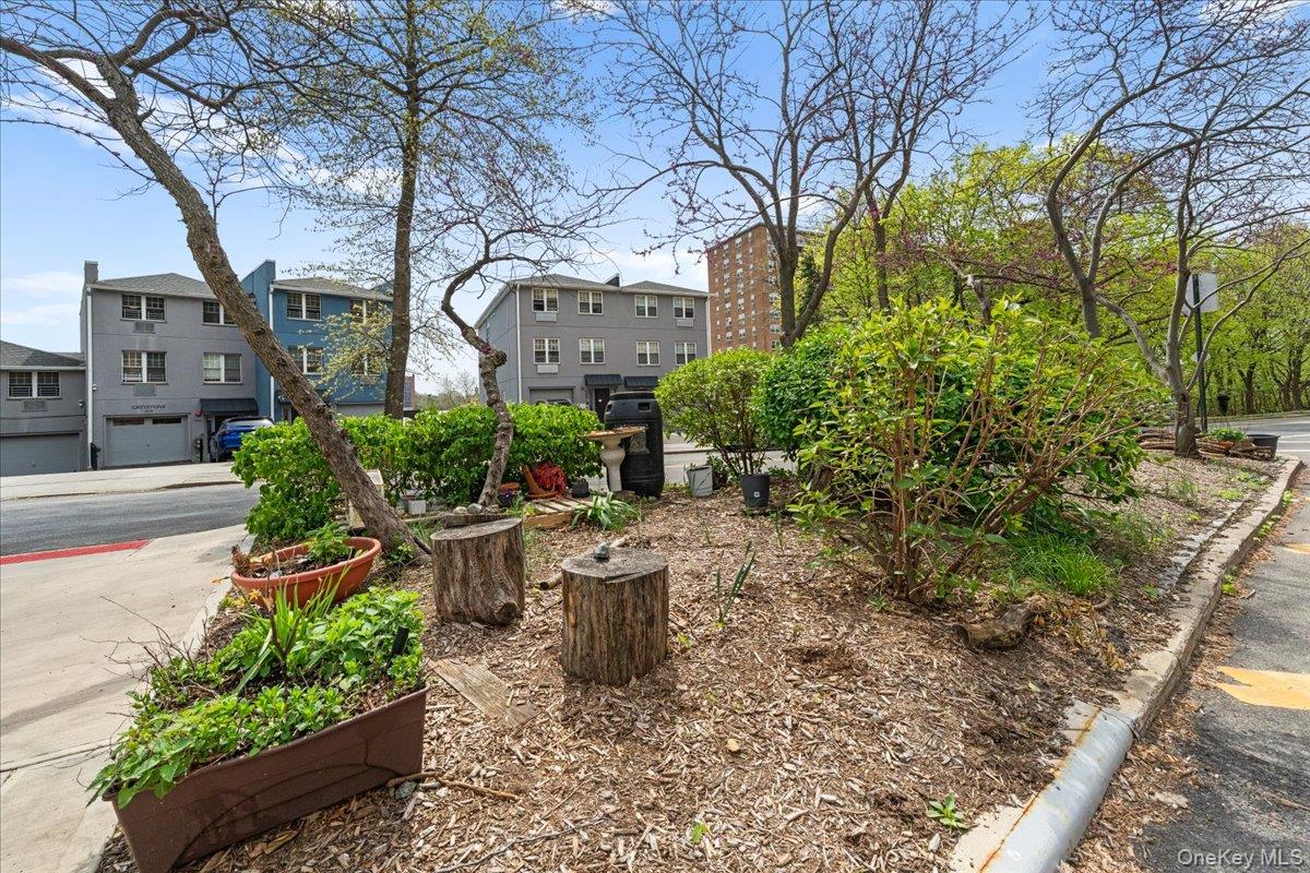3585 Greystone Avenue 3e Property Photo 18