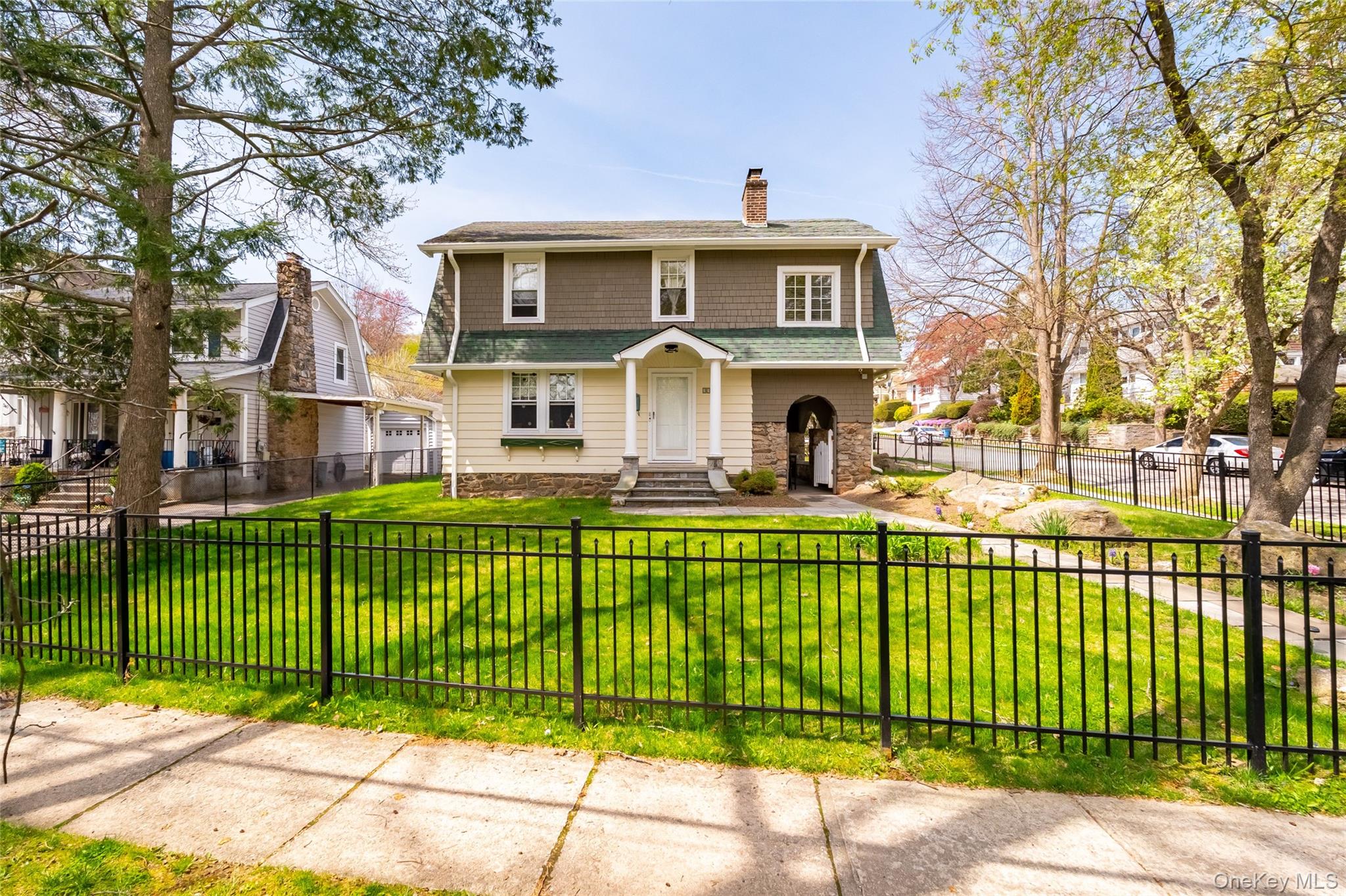 350 Hutchinson Boulevard Property Photo 1