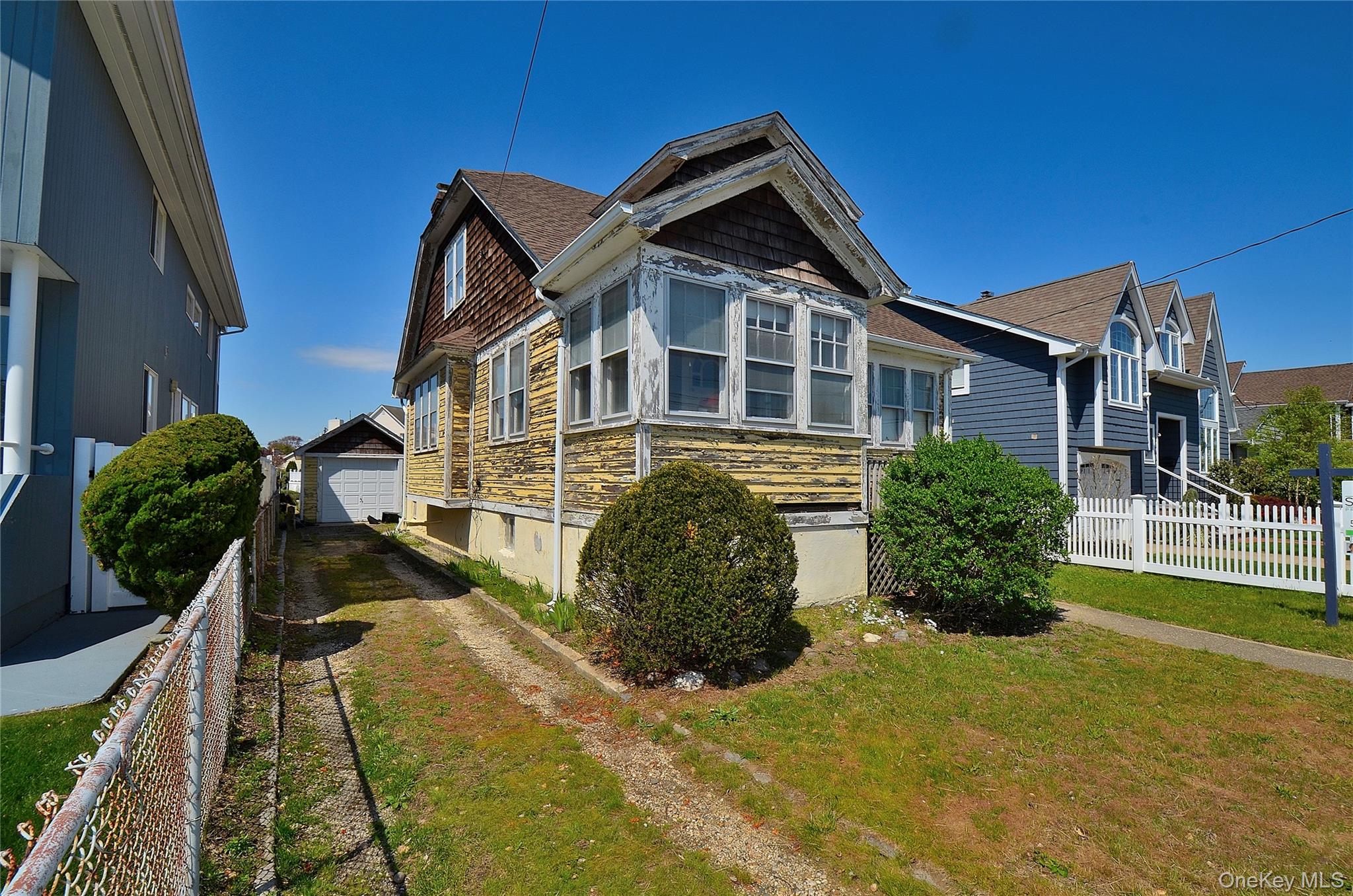 2586 Riverside Drive Property Photo 4
