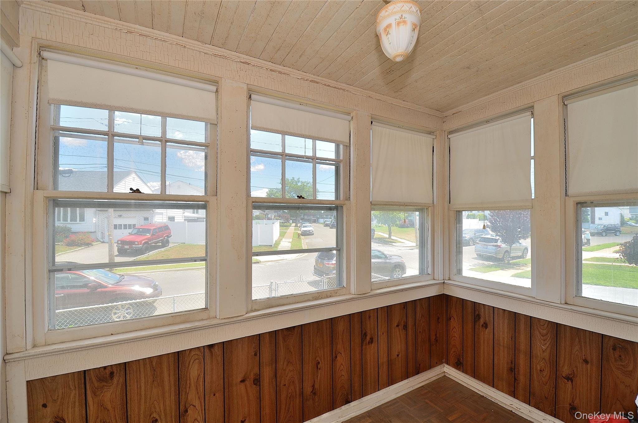 2586 Riverside Drive Property Photo 5