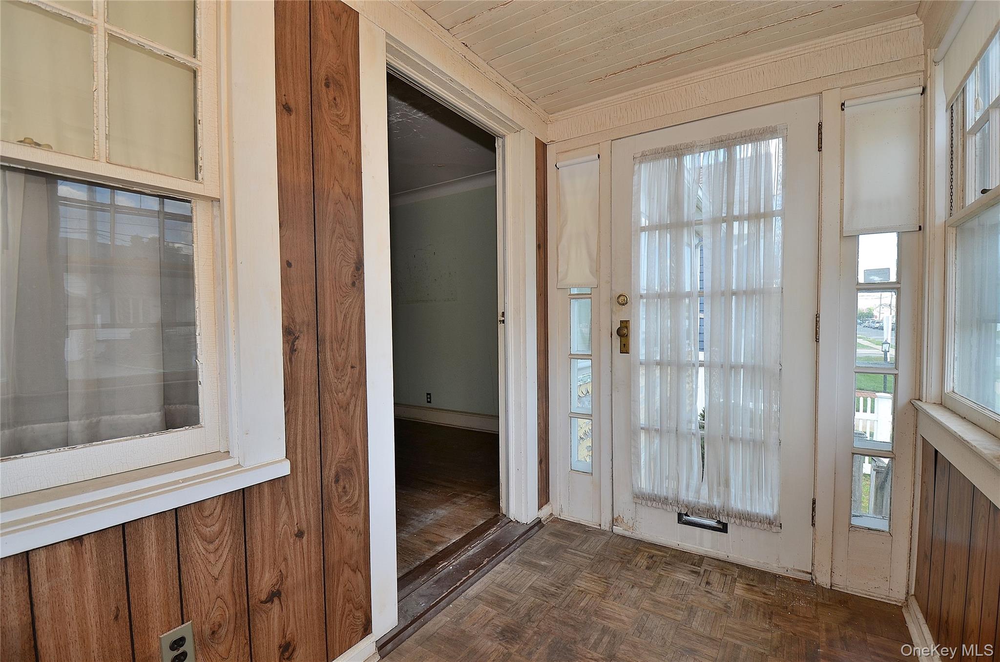 2586 Riverside Drive Property Photo 6