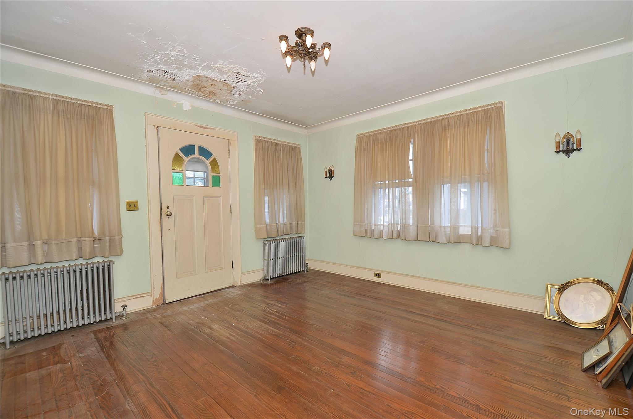 2586 Riverside Drive Property Photo 7