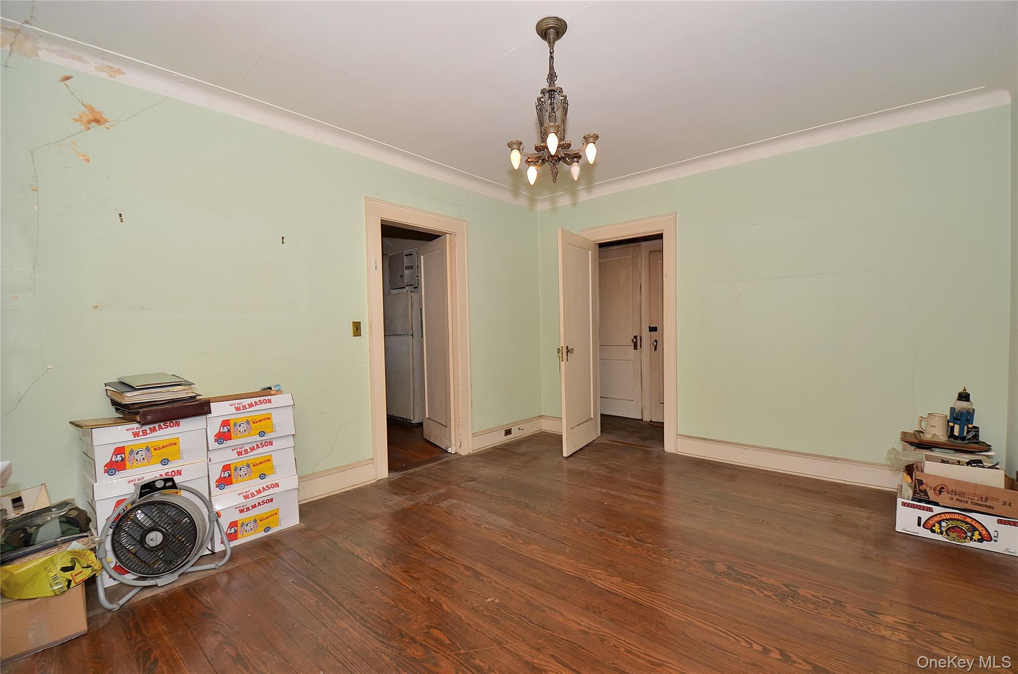 2586 Riverside Drive Property Photo 10