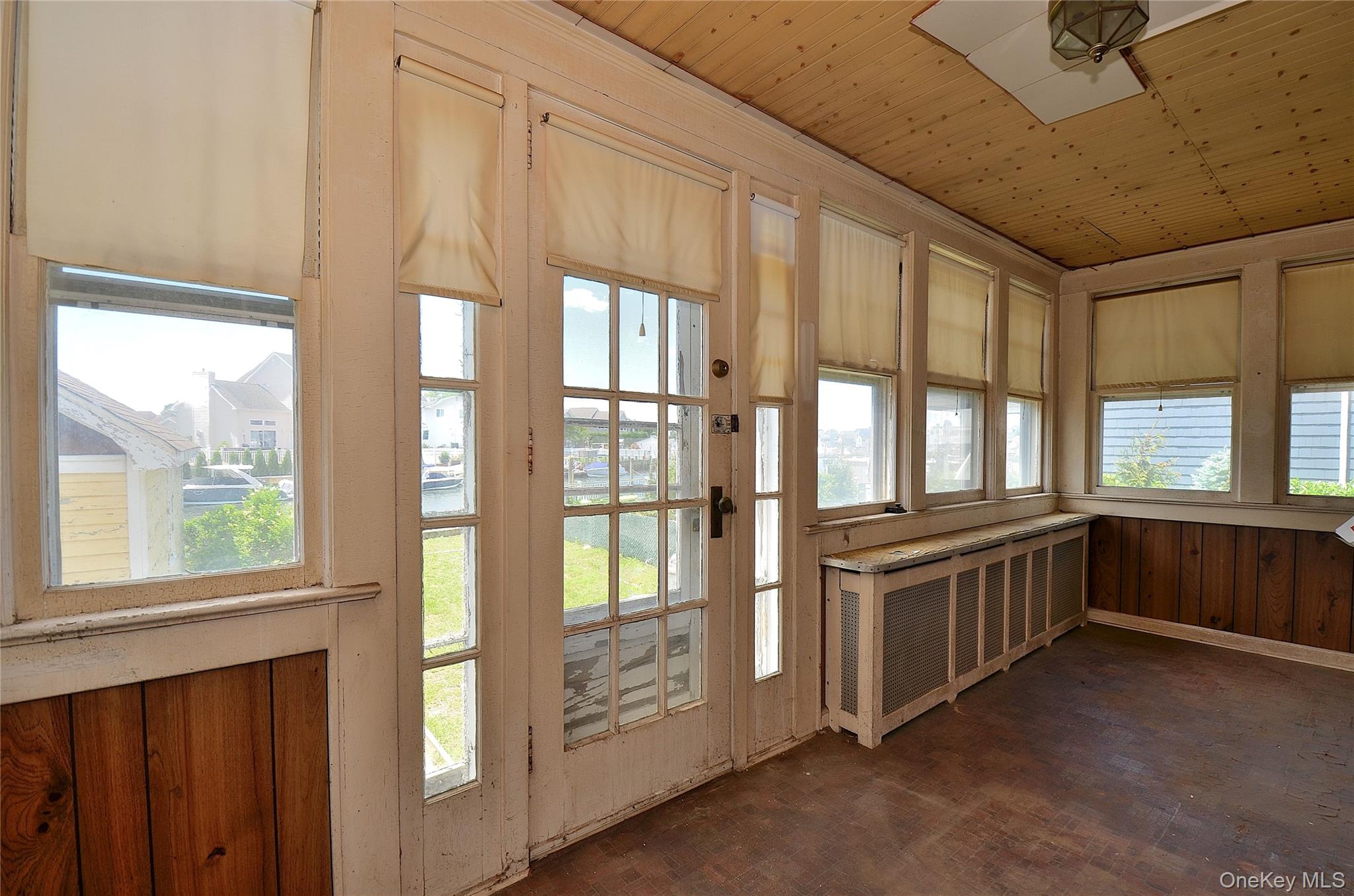 2586 Riverside Drive Property Photo 26
