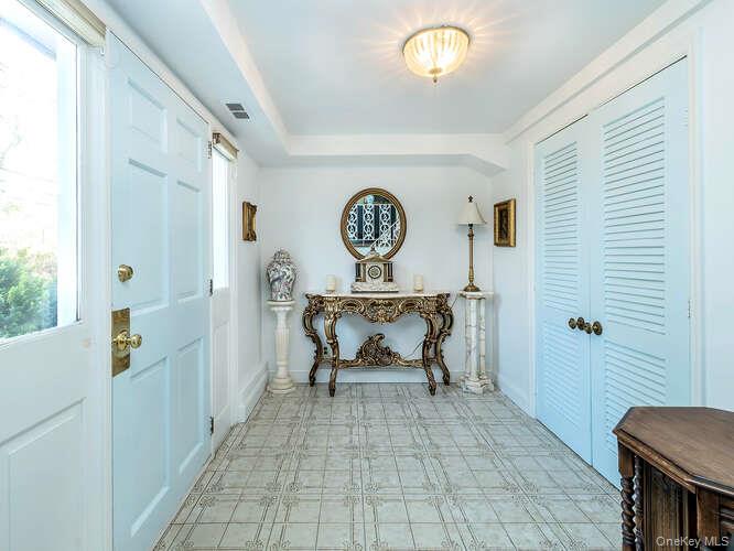 1106 Glen Cove Avenue Property Photo 3