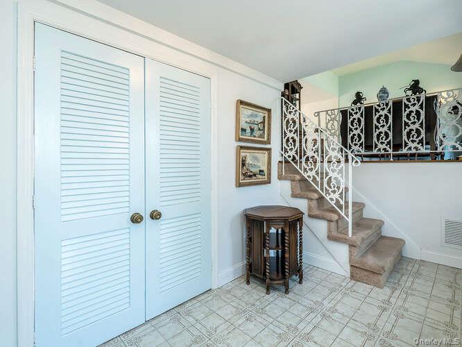 1106 Glen Cove Avenue Property Photo 4