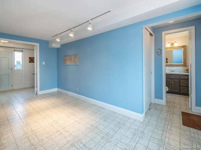 1106 Glen Cove Avenue Property Photo 6