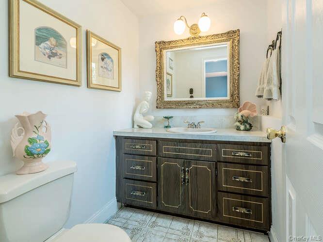 1106 Glen Cove Avenue Property Photo 7