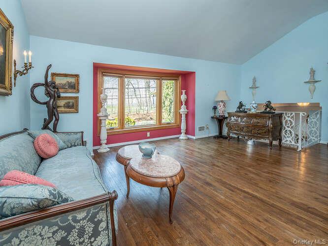 1106 Glen Cove Avenue Property Photo 8