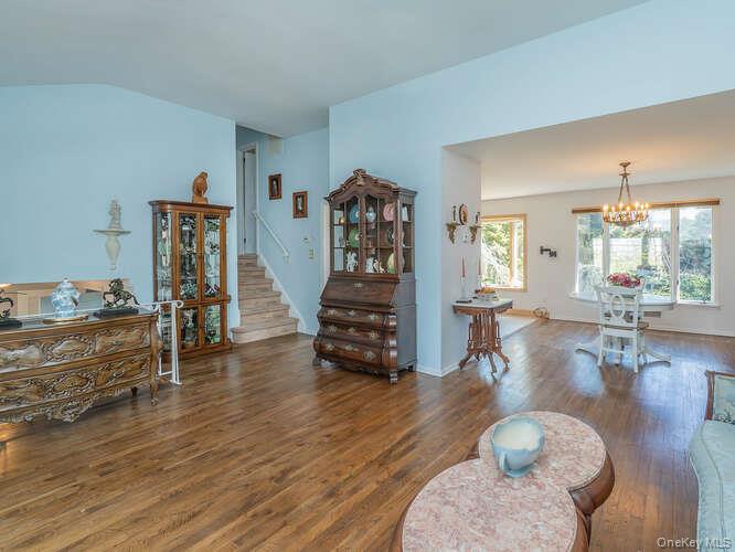 1106 Glen Cove Avenue Property Photo 10