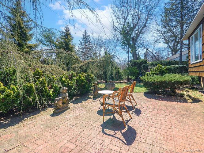 1106 Glen Cove Avenue Property Photo 27
