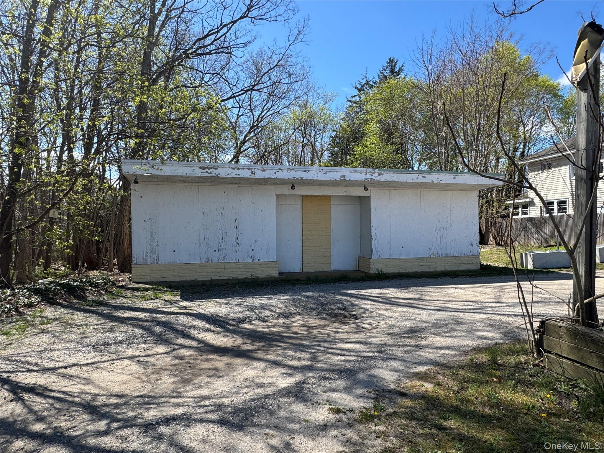 849-853 W Main Street Property Photo 1
