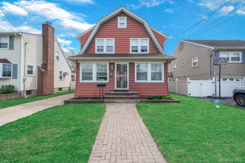 20 Nassau Boulevard Property Photo 1
