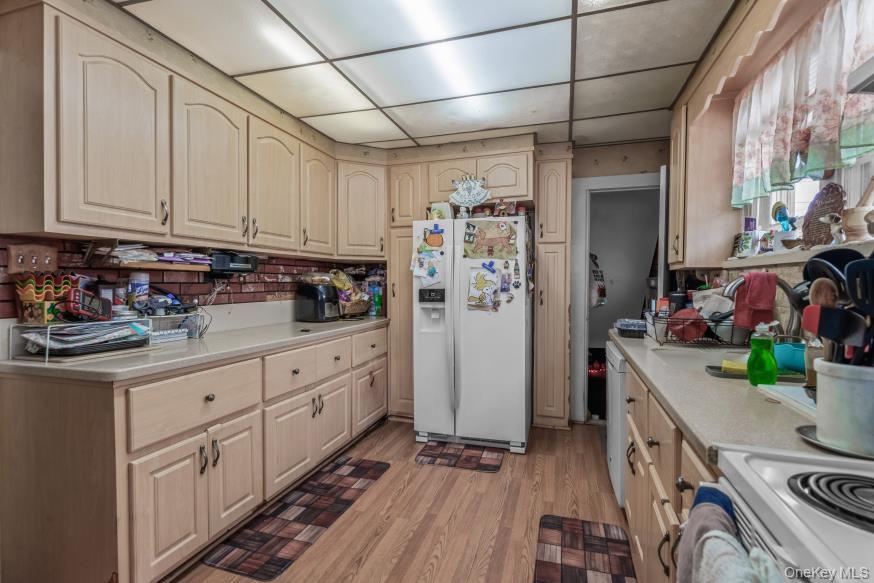 20 Nassau Boulevard Property Photo 7