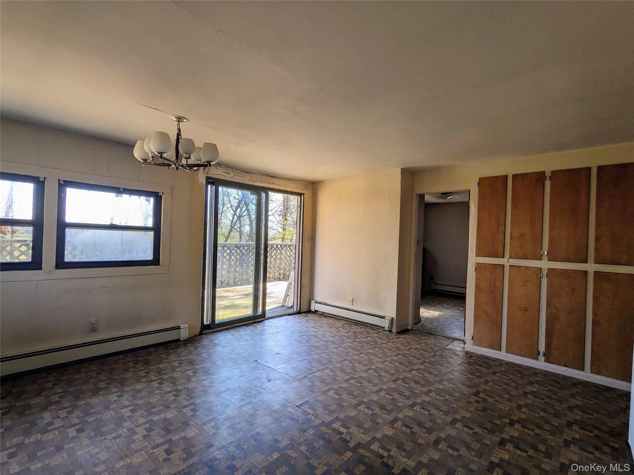 33 E Tusten Place Property Photo 11