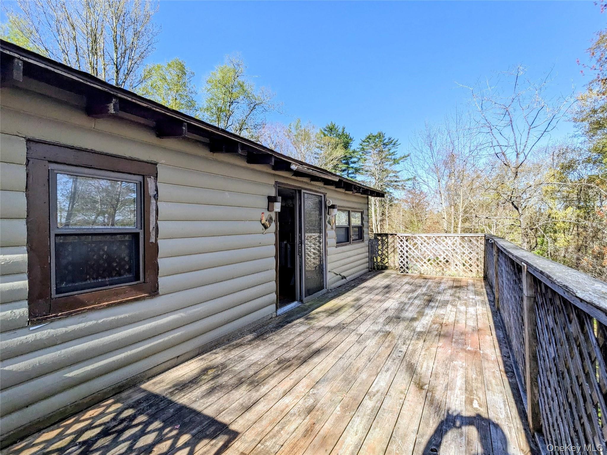 33 E Tusten Place Property Photo 12