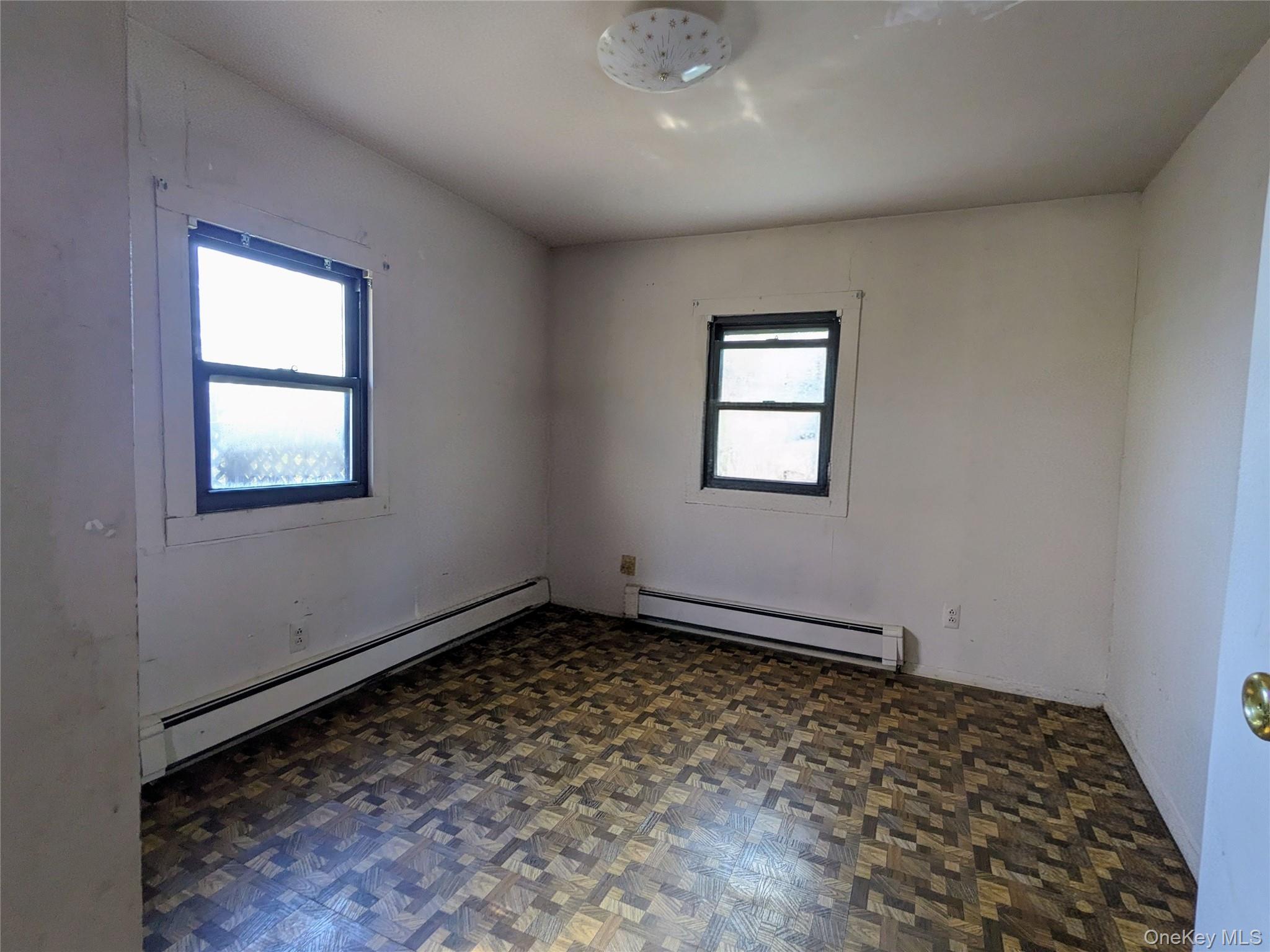 33 E Tusten Place Property Photo 25