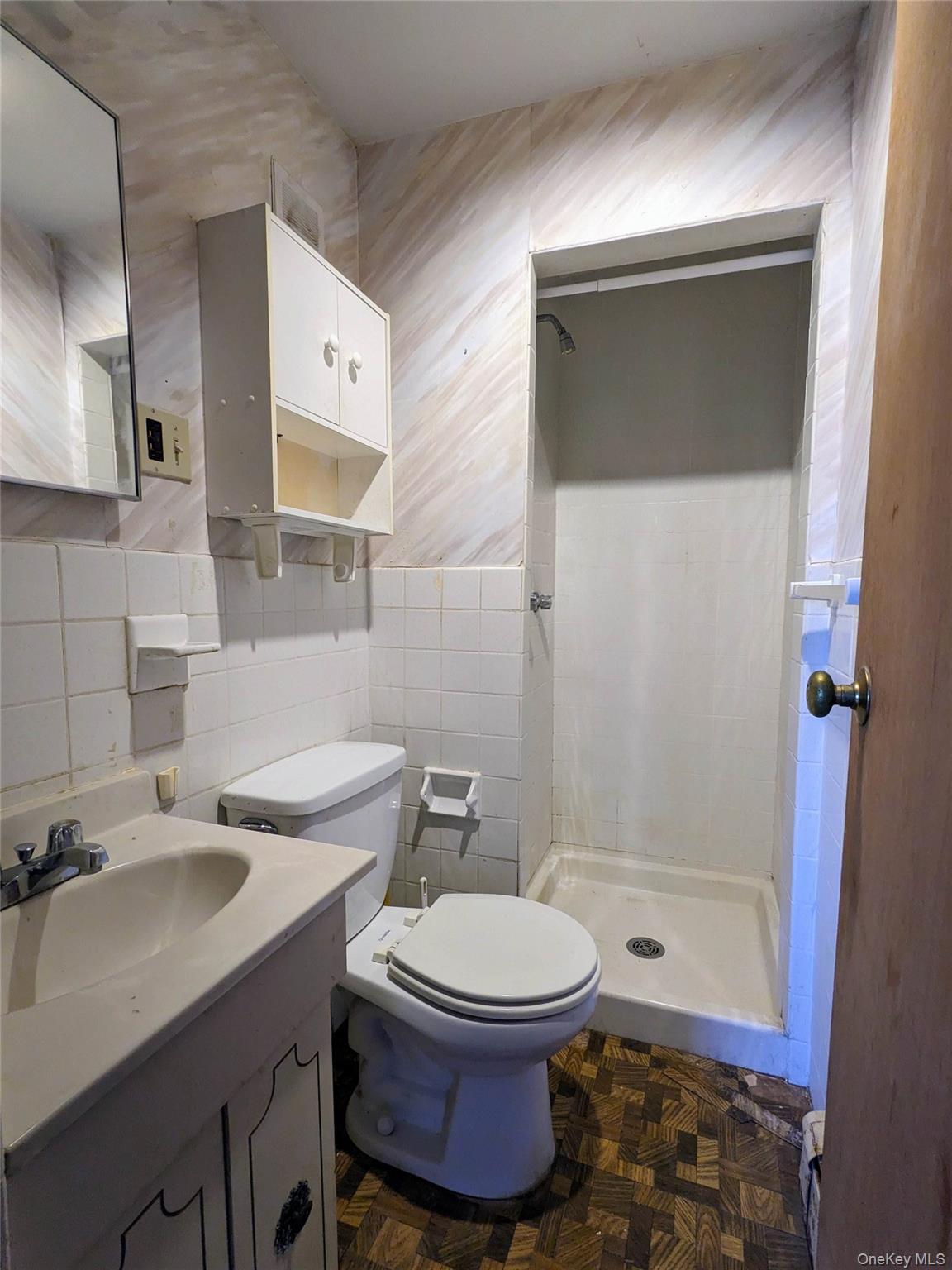 33 E Tusten Place Property Photo 28