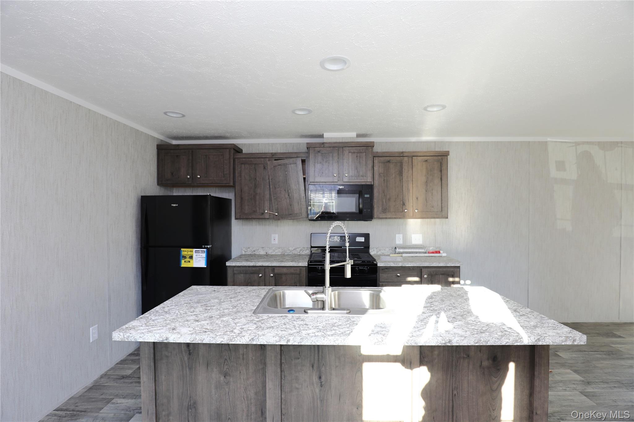 414 Joslen Boulevard 1 Property Photo 4