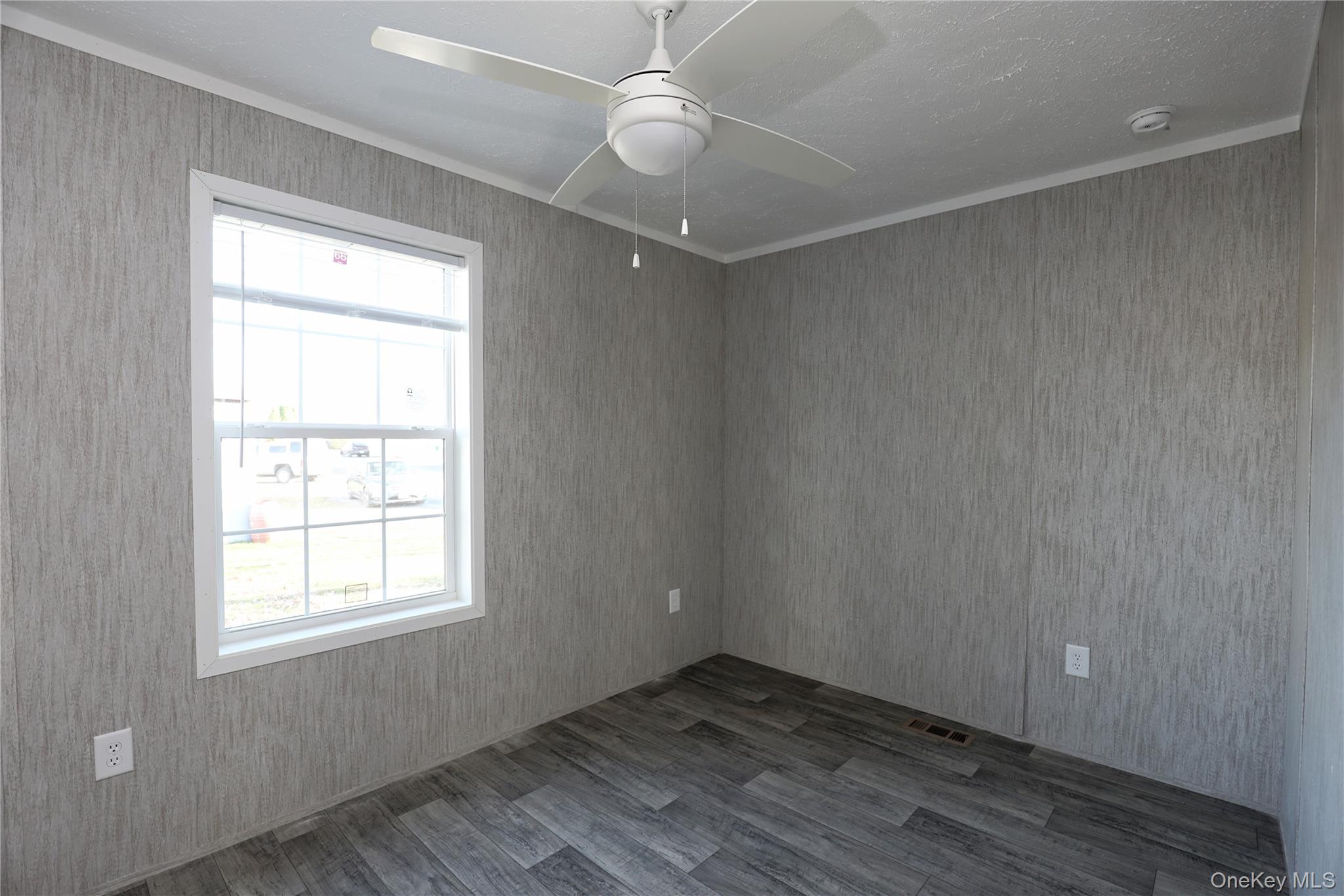 414 Joslen Boulevard 1 Property Photo 12