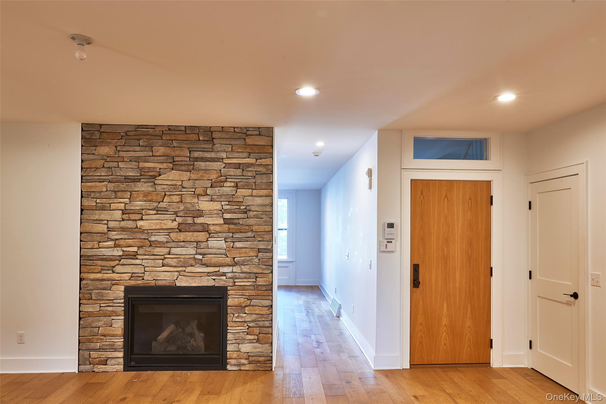 125 Warren Street Property Photo 9