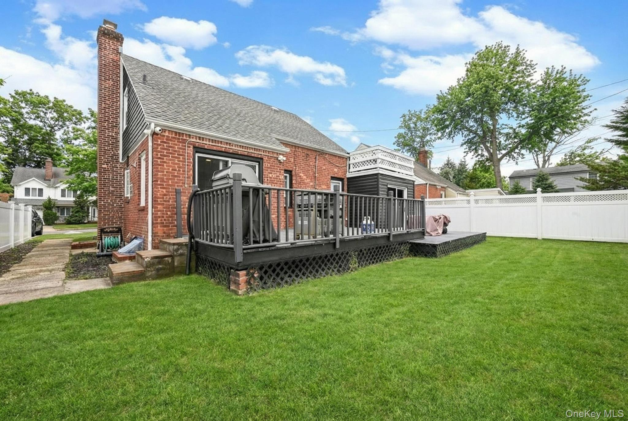 6 Willow Road Property Photo 5