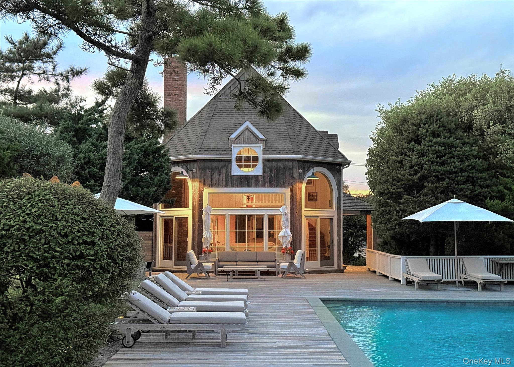 162 Dune Road Property Photo 4