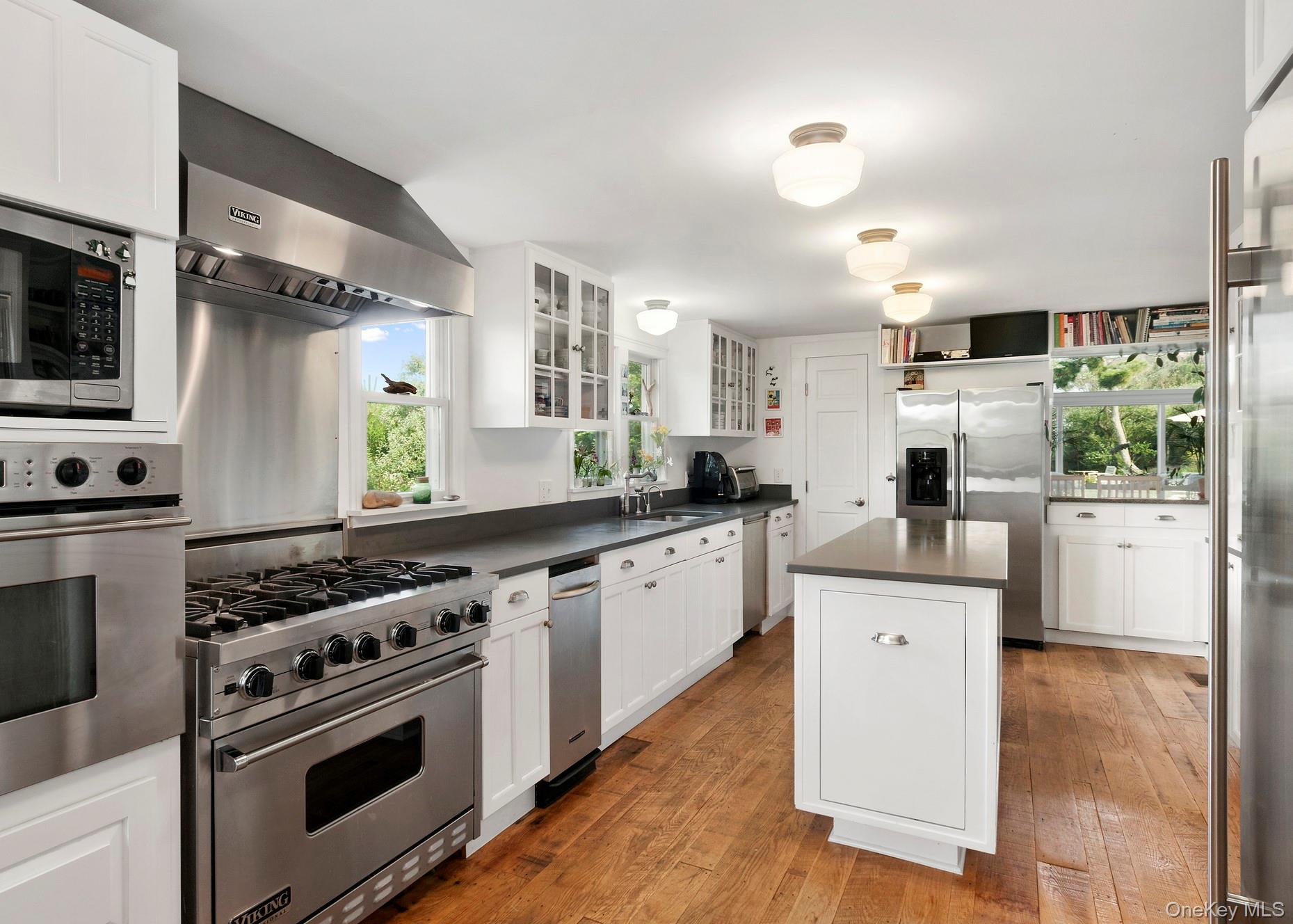 162 Dune Road Property Photo 11
