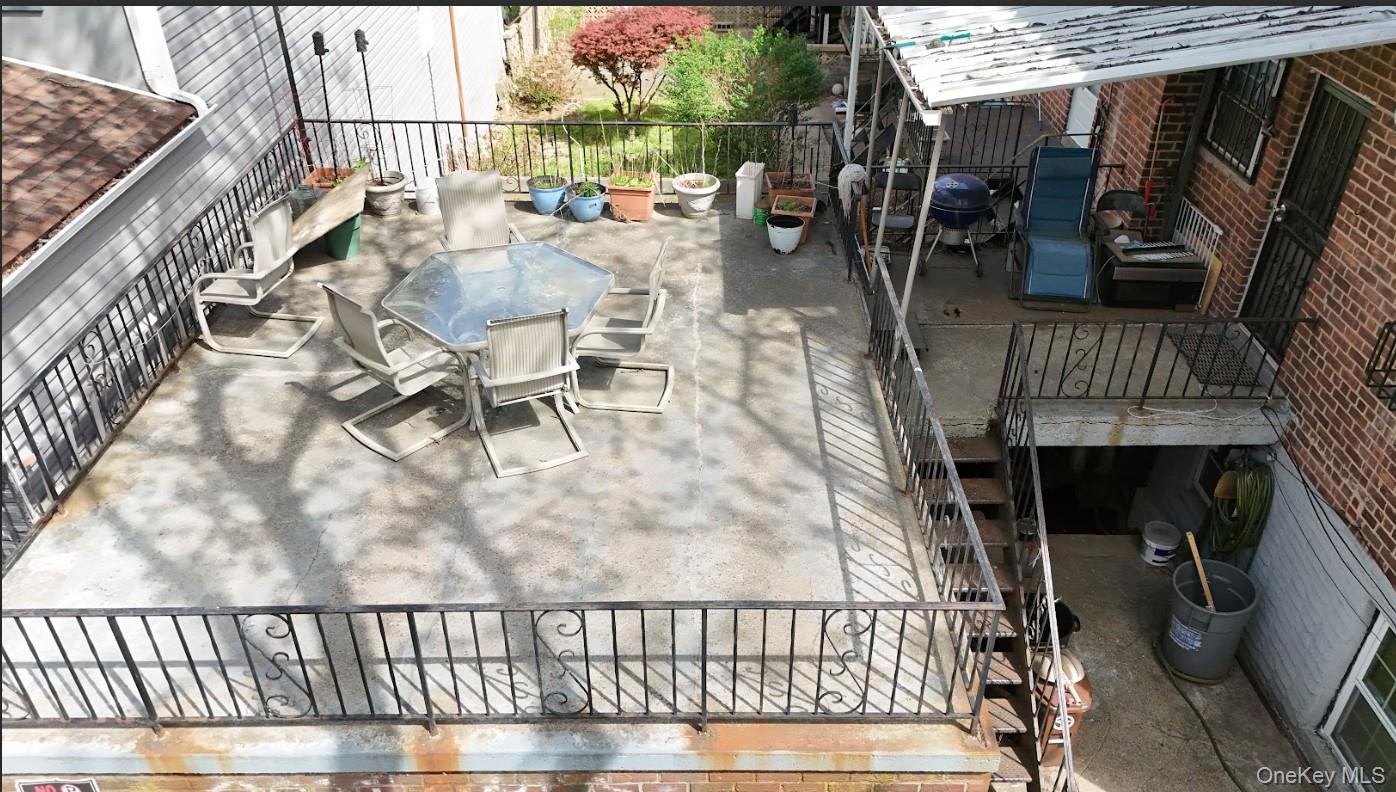 3001 Bronxwood Avenue Property Photo 7