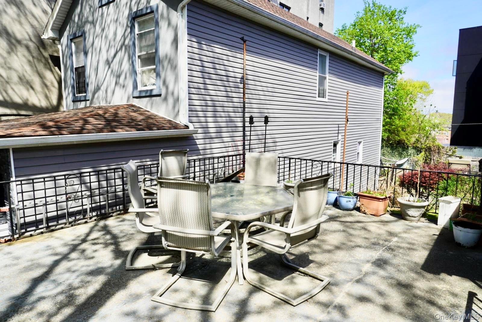 3001 Bronxwood Avenue Property Photo 8