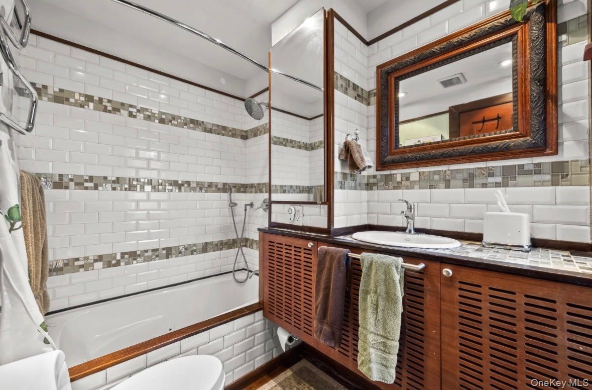 5715 66th Street Property Photo 15