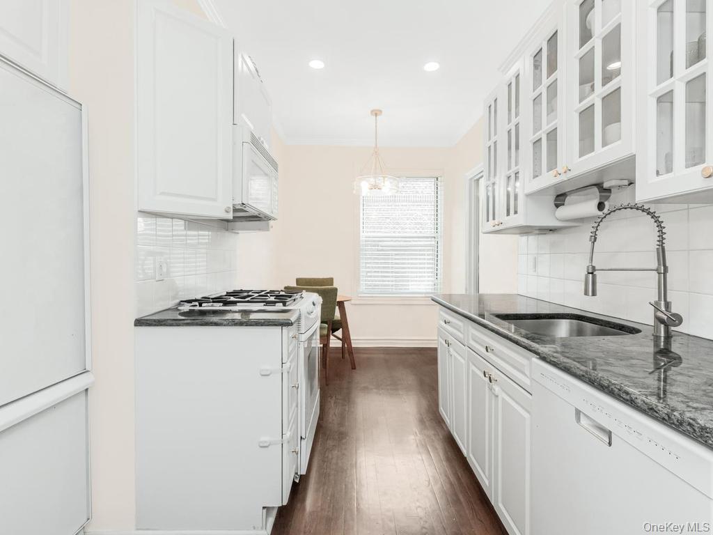 1440 Midland Avenue 5c Property Photo 5