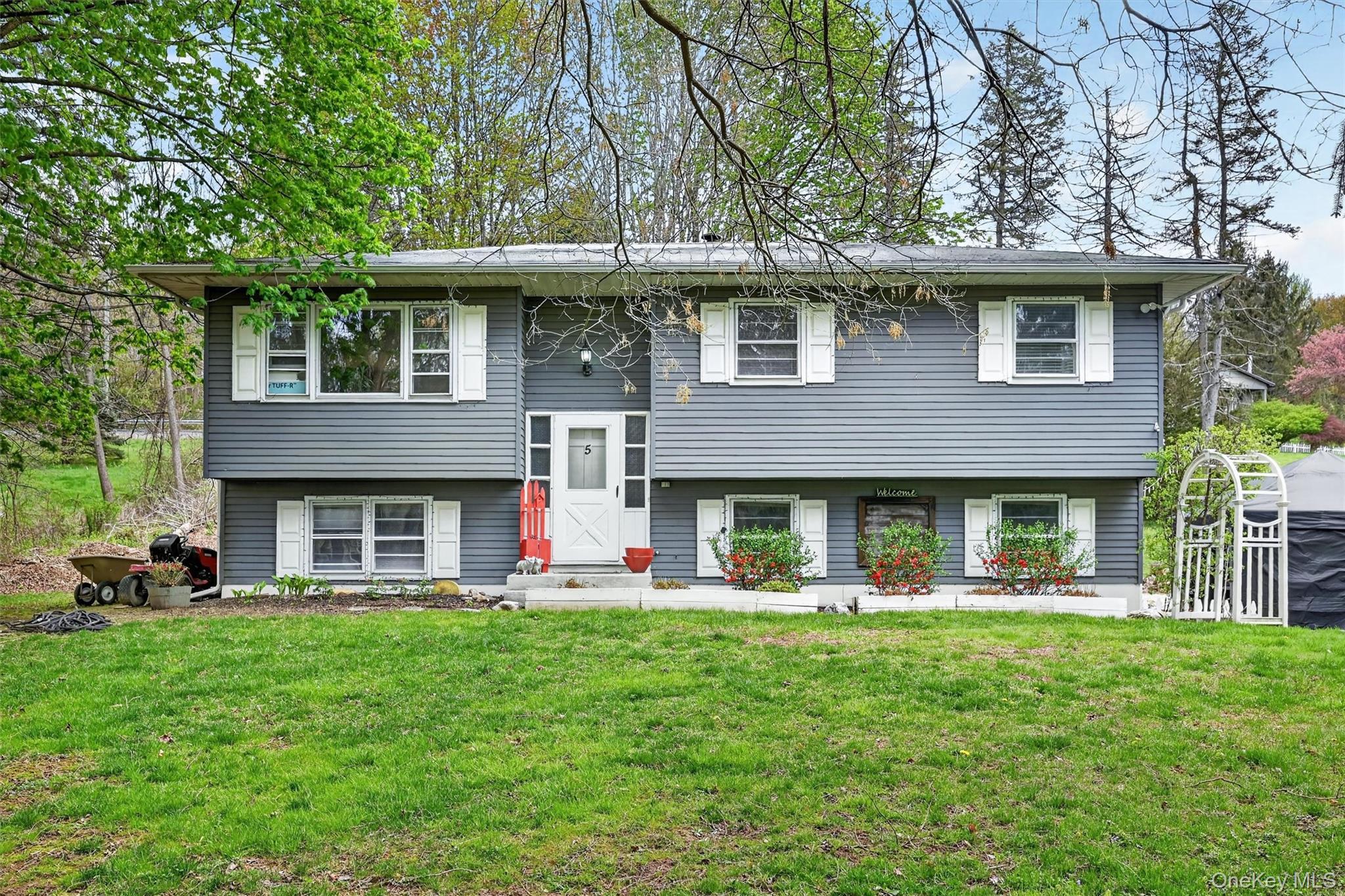 5 Regelski Drive Property Photo 1