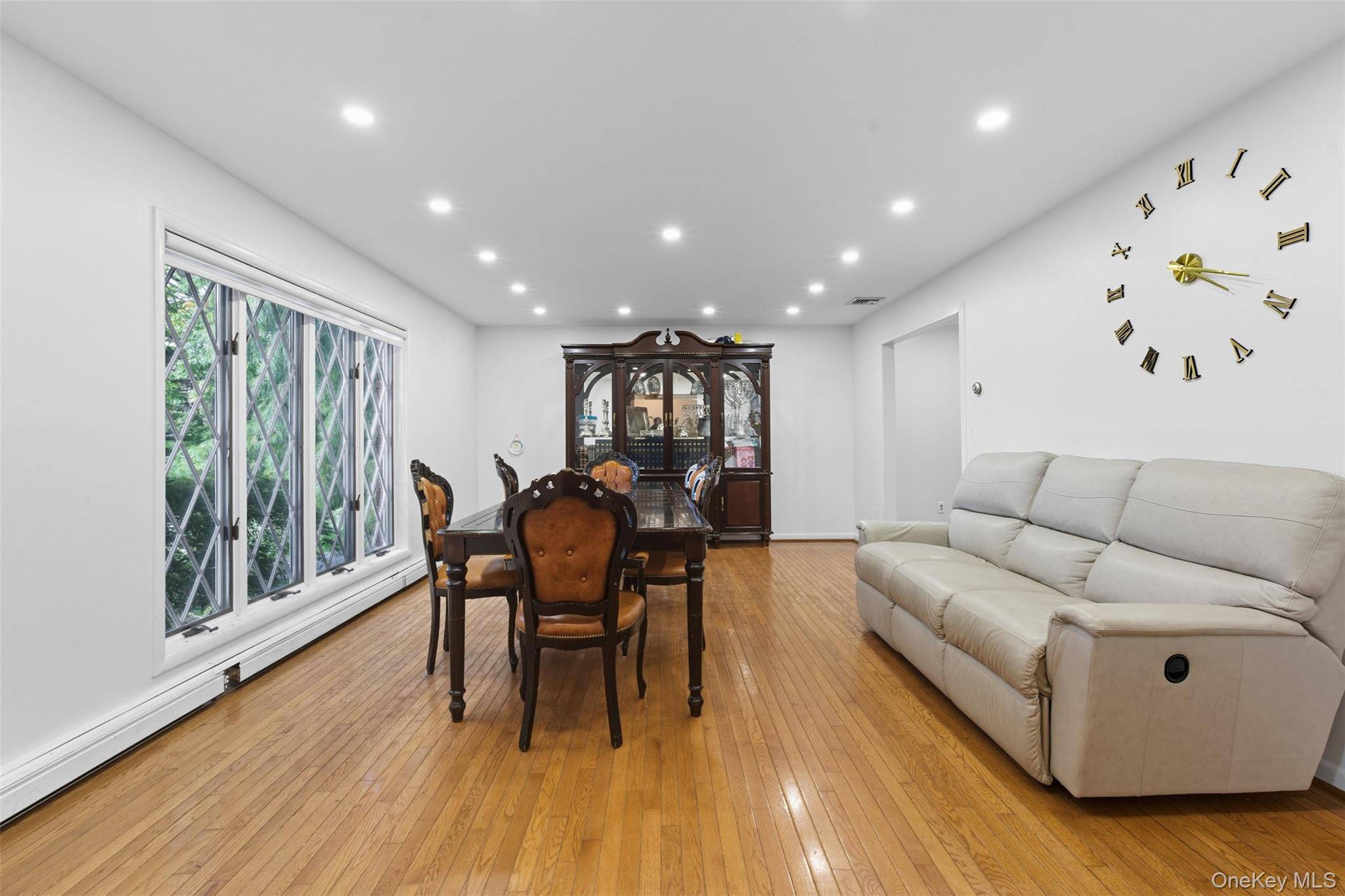 35 Depalma Drive Property Photo 6