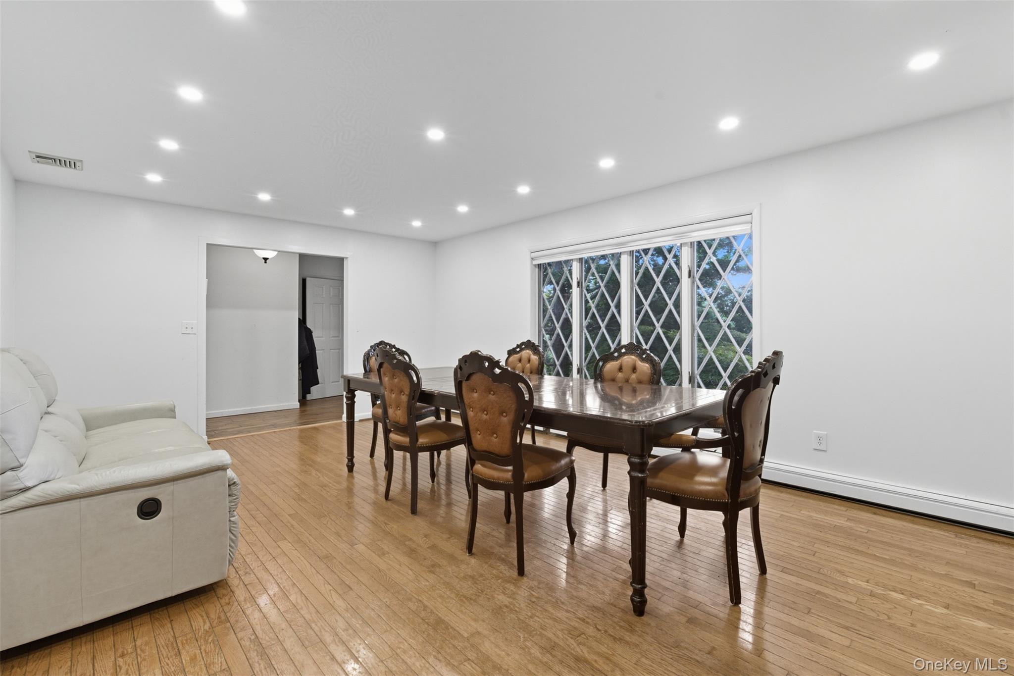 35 Depalma Drive Property Photo 8