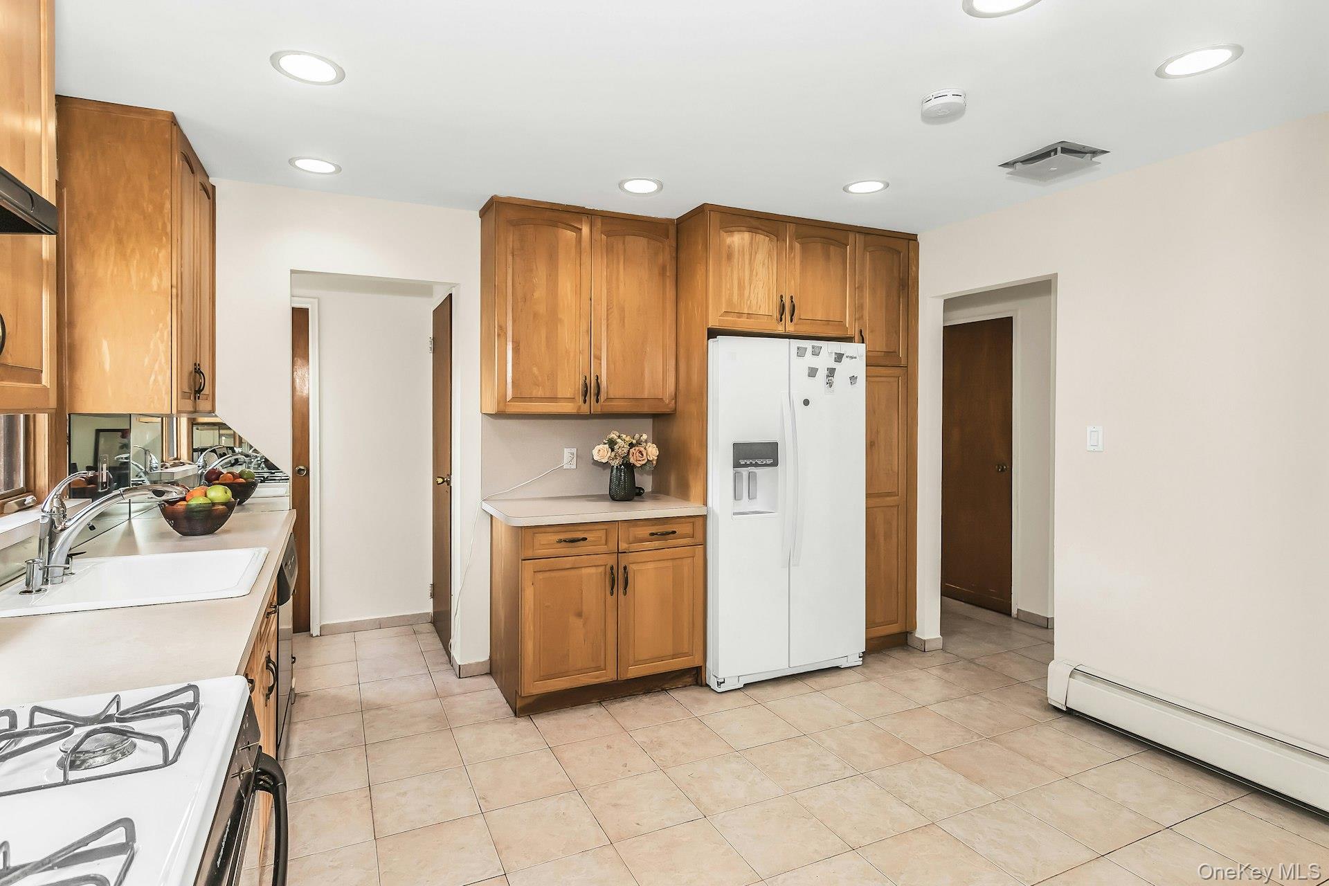 258 N Wisconsin Avenue Property Photo 12