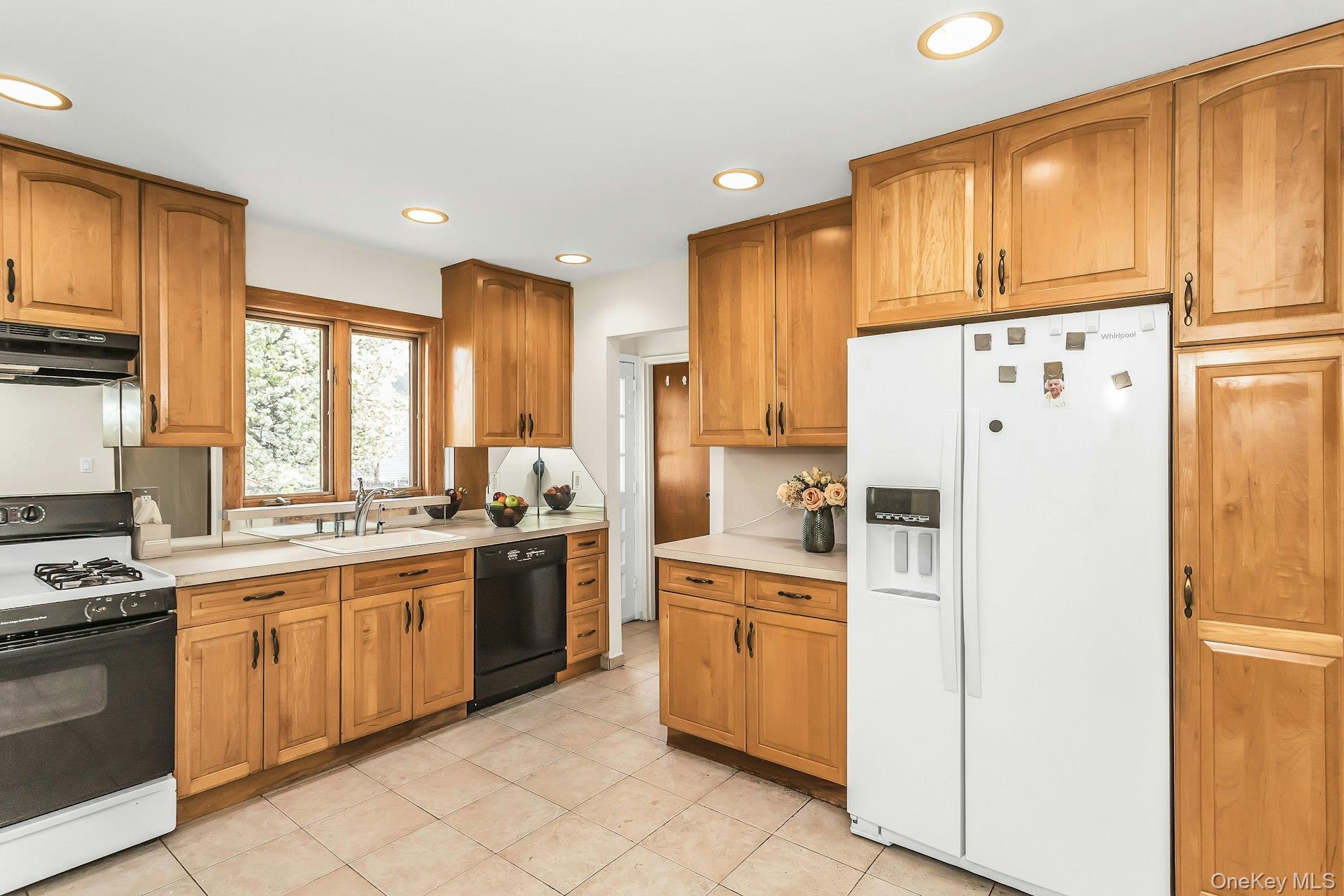 258 N Wisconsin Avenue Property Photo 13